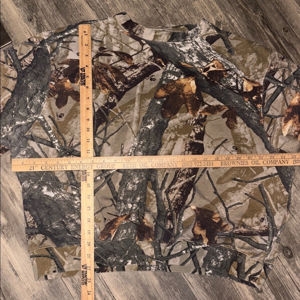 Vintage oversized Camo sweatshirt
Medium woman’s - Picture 2 of 4